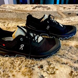 On Cloud - Cloud Venture Women 10.5.  NWT